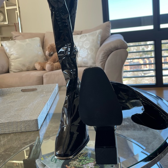 Public Desire 
CARYN WIDE FIT BLACK PU KNEE HIGH HEELED BOOTS - Picture 2 of 3